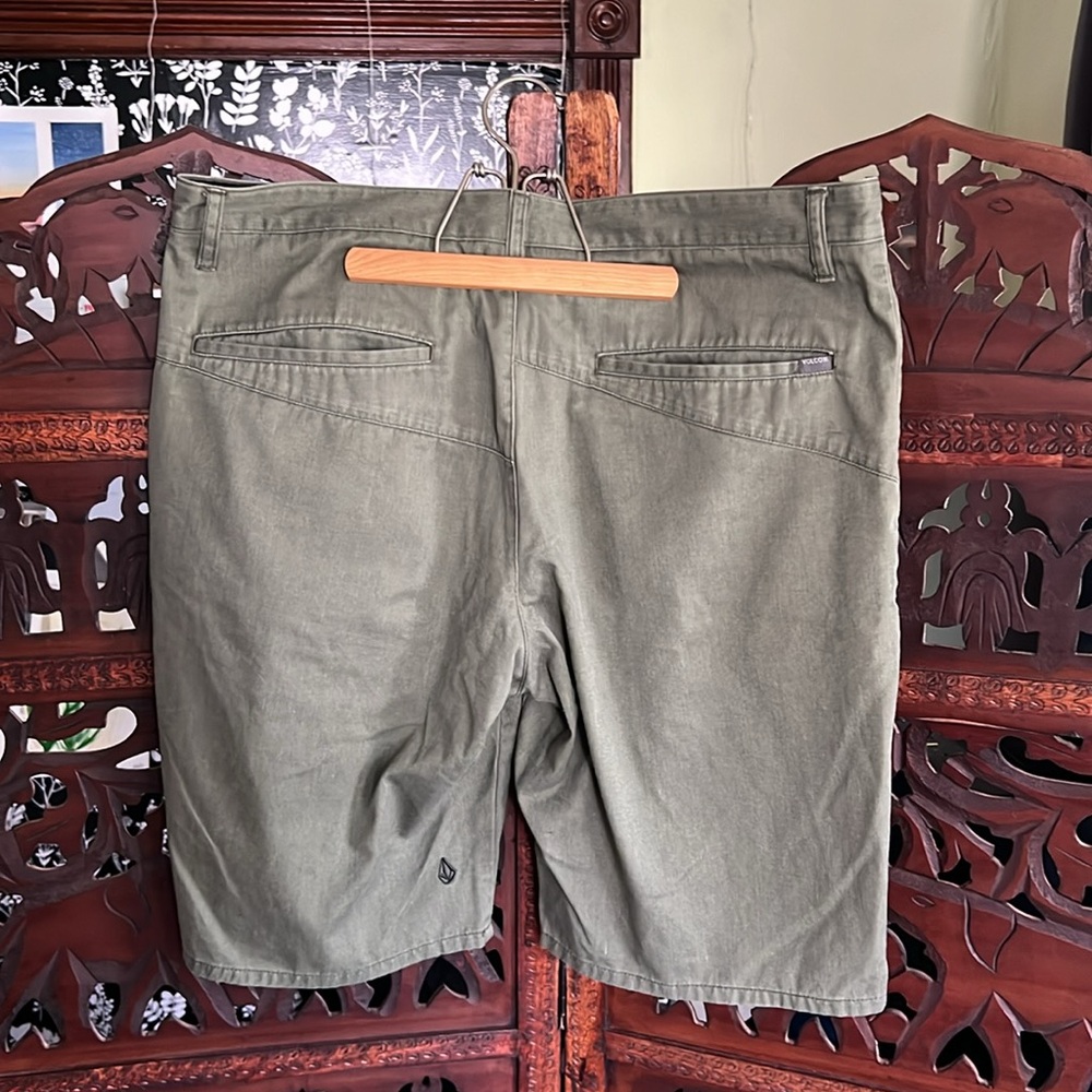 Volcom shorts - Picture 2 of 3